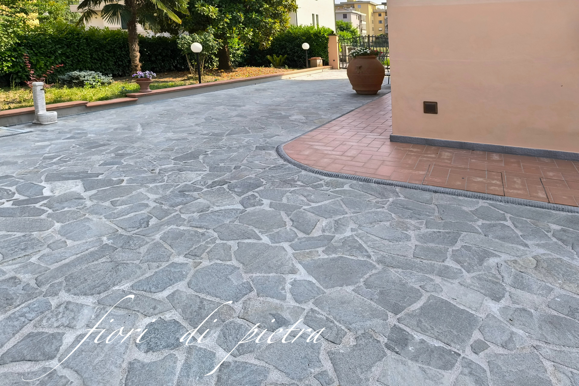 Realizzazione Pavimenti da 16,00 a 48,00 €/mq+iva in pietra GRIGIO APUANO